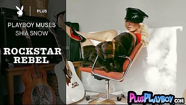 Stunning big tits babe passion posing session and hot striptease action